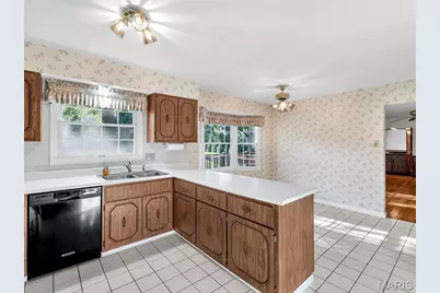 1949 Roth Drive, Saint Louis, MO 63131 - Photo 8