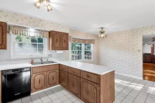 1949 Roth Dr, Saint Louis, MO 63131 - Photo 8