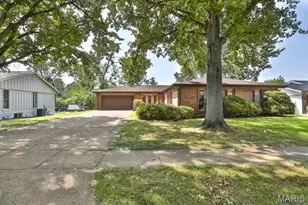 208 Fawn Meadows Dr, Ballwin, MO 63011 - Photo 2