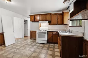 210 Connolly Dr, Saint Louis, MO 63135 - Photo 4