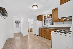 1128 Hall St, Saint Charles, MO 63301 - Photo 8