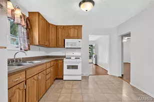 1128 Hall St, Saint Charles, MO 63301 - Photo 6