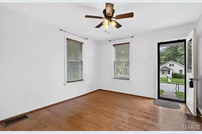 1128 Hall Street, Saint Charles, MO 63301 - Photo 4