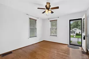 1128 Hall St, Saint Charles, MO 63301 - Photo 4