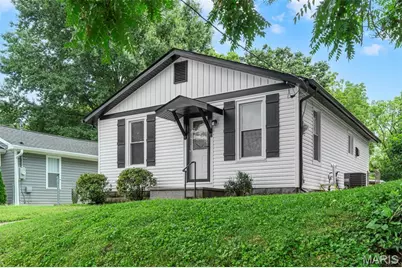 1128 Hall Street, Saint Charles, MO 63301 - Photo 2