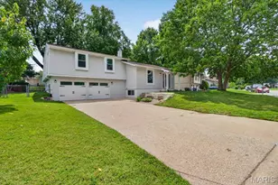 17 Glenna Dr, Saint Peters, MO 63376 - Photo 2