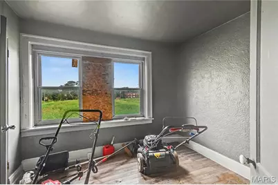 5704 Labadie Avenue, Saint Louis, MO 63120 - Photo 10