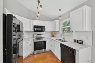 4917 Hurstborough Ct, Hazelwood, MO 63042 - Photo 8