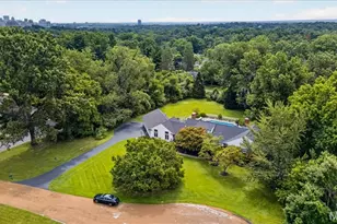 11 High Acres Dr, Saint Louis, MO 63132 - Photo 1