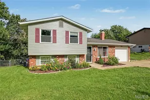 2221 Country Wood Dr, Imperial, MO 63052 - Photo 2