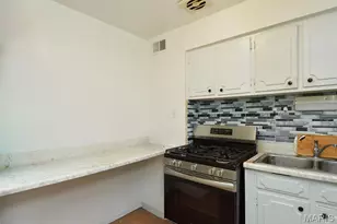 6953 Colonial Woods Dr, Saint Louis, MO 63129 - Photo 8