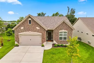 201 Keaton Woods Dr, Saint Charles, MO 63368 - Photo 2