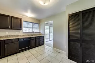 2728 Ashfield Dr, Oakville, MO 63129 - Photo 10