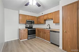 4233 Heritage Woods Dr, Saint Louis, MO 63129 - Photo 8
