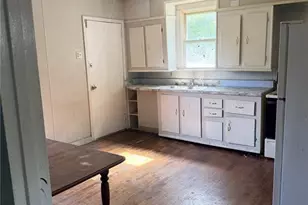 326 Midridge Dr, Saint Louis, MO 63137 - Photo 2