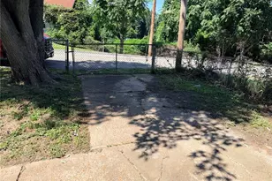 326 Midridge Dr, Saint Louis, MO 63137 - Photo 18