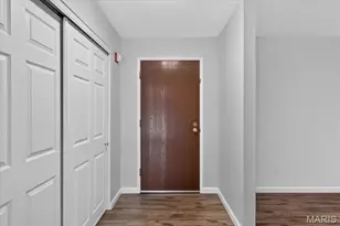 585 Coeur de Royale Dr, Creve Coeur, MO 63141 - Photo 2
