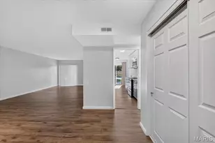 585 Coeur de Royale Dr, Creve Coeur, MO 63141 - Photo 4