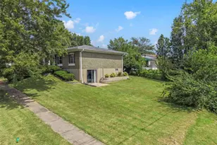 3434 Laura Ln, Saint Louis, MO 63125 - Photo 6