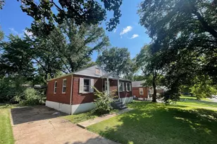 13 St Margaret Ct, Florissant, MO 63031 - Photo 2