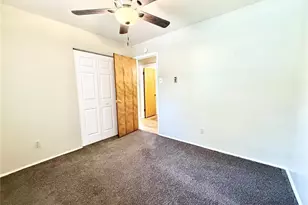 7601 Hazelcrest Dr, Hazelwood, MO 63042 - Photo 18