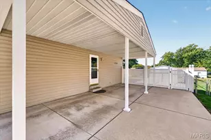 2847 Foxwood Dr, Maryland Heights, MO 63043 - Photo 20
