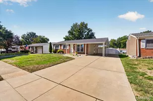 2847 Foxwood Dr, Maryland Heights, MO 63043 - Photo 2