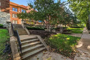 7521 Buckingham Dr, Saint Louis, MO 63105 - Photo 2