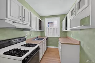 7521 Buckingham Dr, Saint Louis, MO 63105 - Photo 8