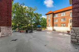 7521 Buckingham Dr, Saint Louis, MO 63105 - Photo 6