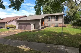 12462 Sandycreek Ln, Florissant, MO 63033 - Photo 2