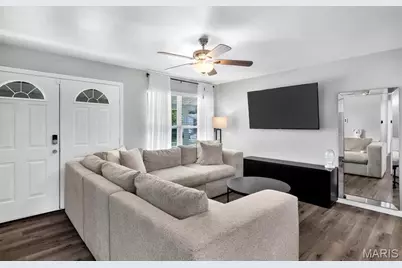 3027 Luxury Drive, Florissant, MO 63031 - Photo 6