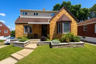 673 Bellsworth Dr, Saint Louis, MO 63125 - Photo 1