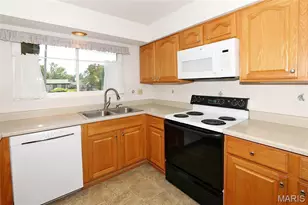 4828 Broad Oak Dr, Unincorporated, MO 63128 - Photo 8
