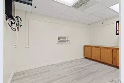 1909 N Service Road E, Saint Clair, MO 63077 - Photo 38