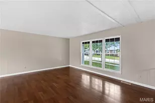 6018 Gatling Dr, Oakville, MO 63129 - Photo 6