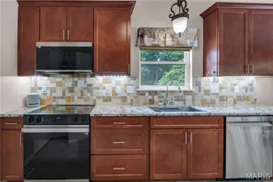 330 Woodlawn Terrace Ct, Ballwin, MO 63021 - Photo 8