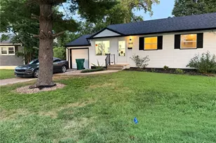 9356 Laramie Dr, Bellefontaine Neighbors, MO 63137 - Photo 1