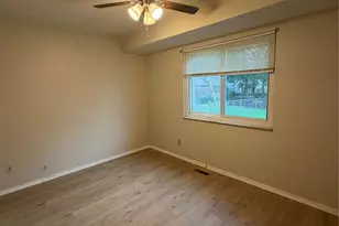 8908 St Louis Ave, Saint John, MO 63114 - Photo 6