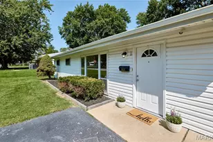 9527 Margo Ann Ln, Saint Louis, MO 63134 - Photo 2