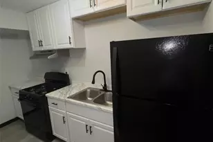 10605 Dunkeld Cir, Saint Louis, MO 63137 - Photo 2