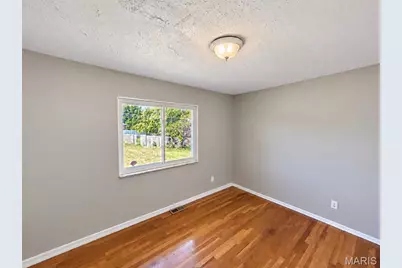 6005 Shillington Lane, Saint Louis, MO 63134 - Photo 8
