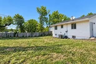 6005 Shillington Ln, Saint Louis, MO 63134 - Photo 12