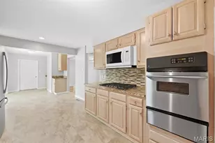 1 Barbary Ln, Saint Louis, MO 63146 - Photo 14