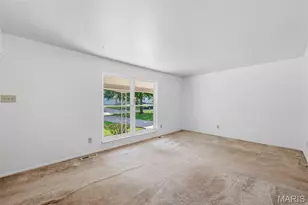 2251 Murray Forest Dr, Maryland Heights, MO 63043 - Photo 8