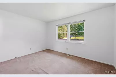 2251 Murray Forest Drive, Maryland Heights, MO 63043 - Photo 18