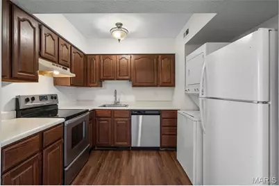 1719 Canary Cove, Brentwood, MO 63144 - Photo 10