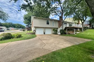 7278 Hill Rose Ct, Oakville, MO 63129 - Photo 2