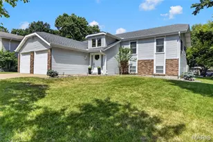 12021 Cedar Lake Ct, Maryland Heights, MO 63043 - Photo 2