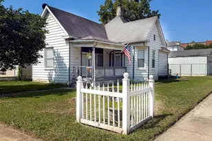 202 E 2nd St, De Soto, MO 63020 - Photo 1